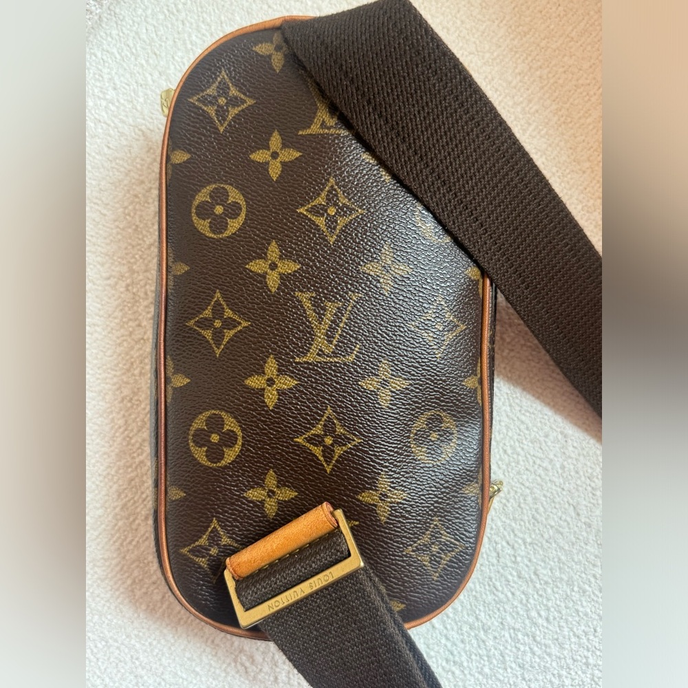 SOLD✨✨Louis Vuitton Gange Monogram Crossbody - Picture 4 of 9